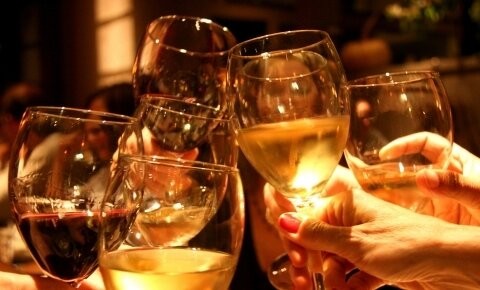 Koccintás kompromisszumok nélkül - alkoholmentes bor és alkoholmentes pezsgő