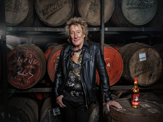 A LEGENDÁS ROCKSZTÁR, SIR ROD STEWART BEMUTATJA A WOLFIE'S WHISKYT MAGYARORSZÁGON