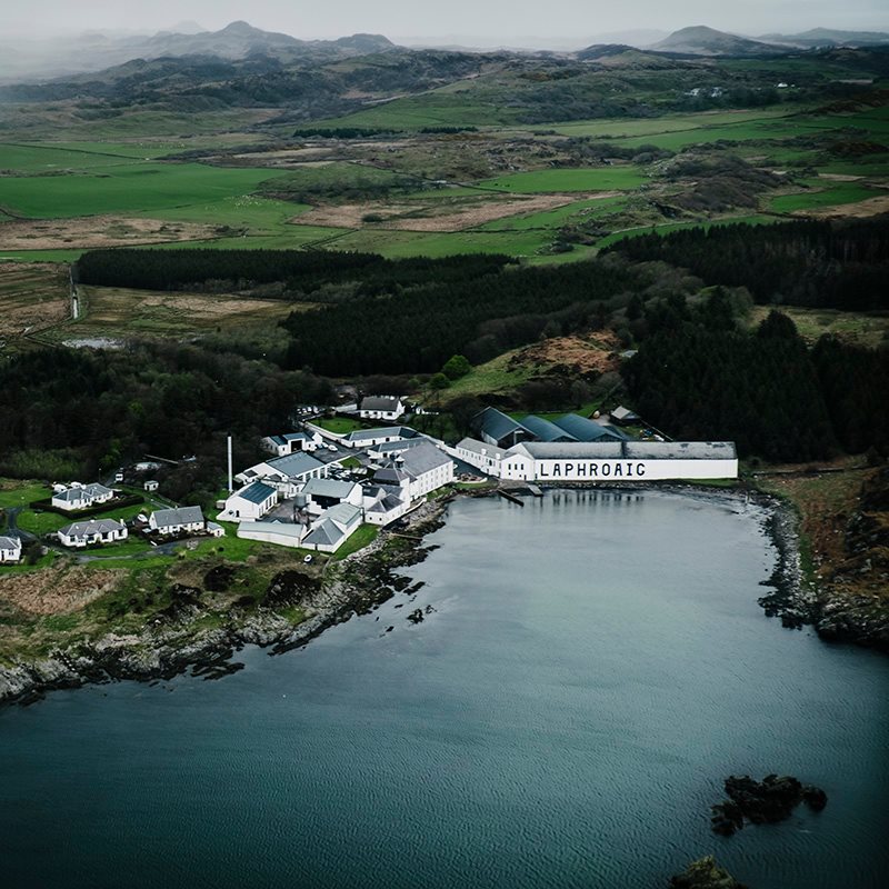 Laphroaig - „Smells like hell, tastes like haven”